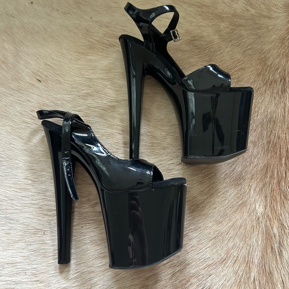 Black pleaser heels